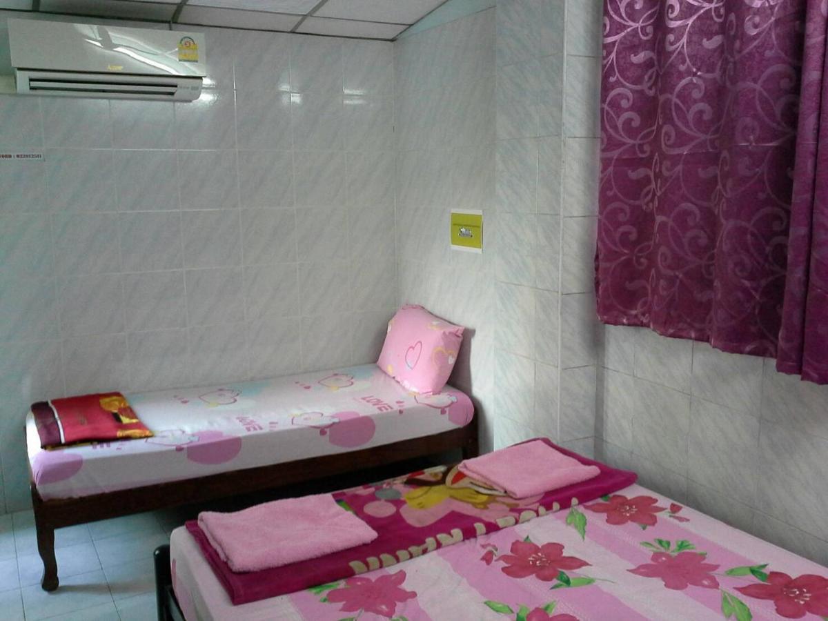 New Central Guesthouse Bangkok Exterior photo