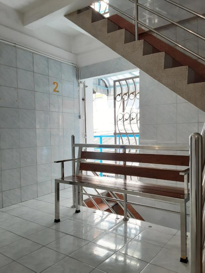 New Central Guesthouse Bangkok Exterior photo