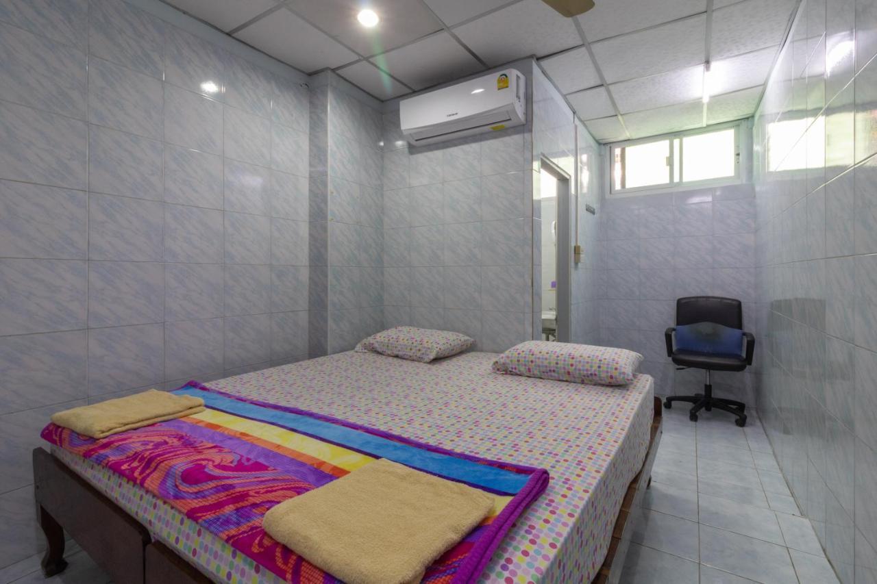 New Central Guesthouse Bangkok Exterior photo